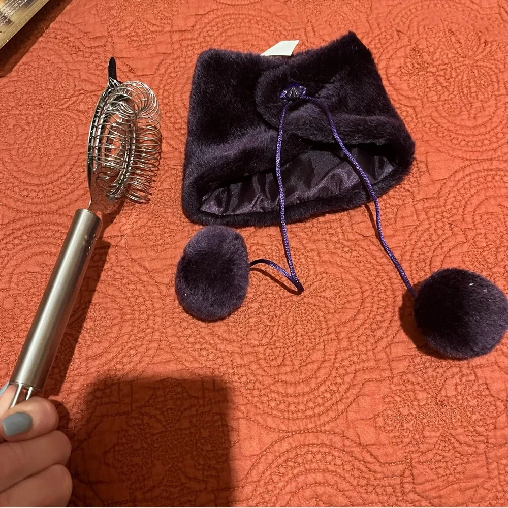 Bar Master recipes, cocktail strainer, and bottle cover